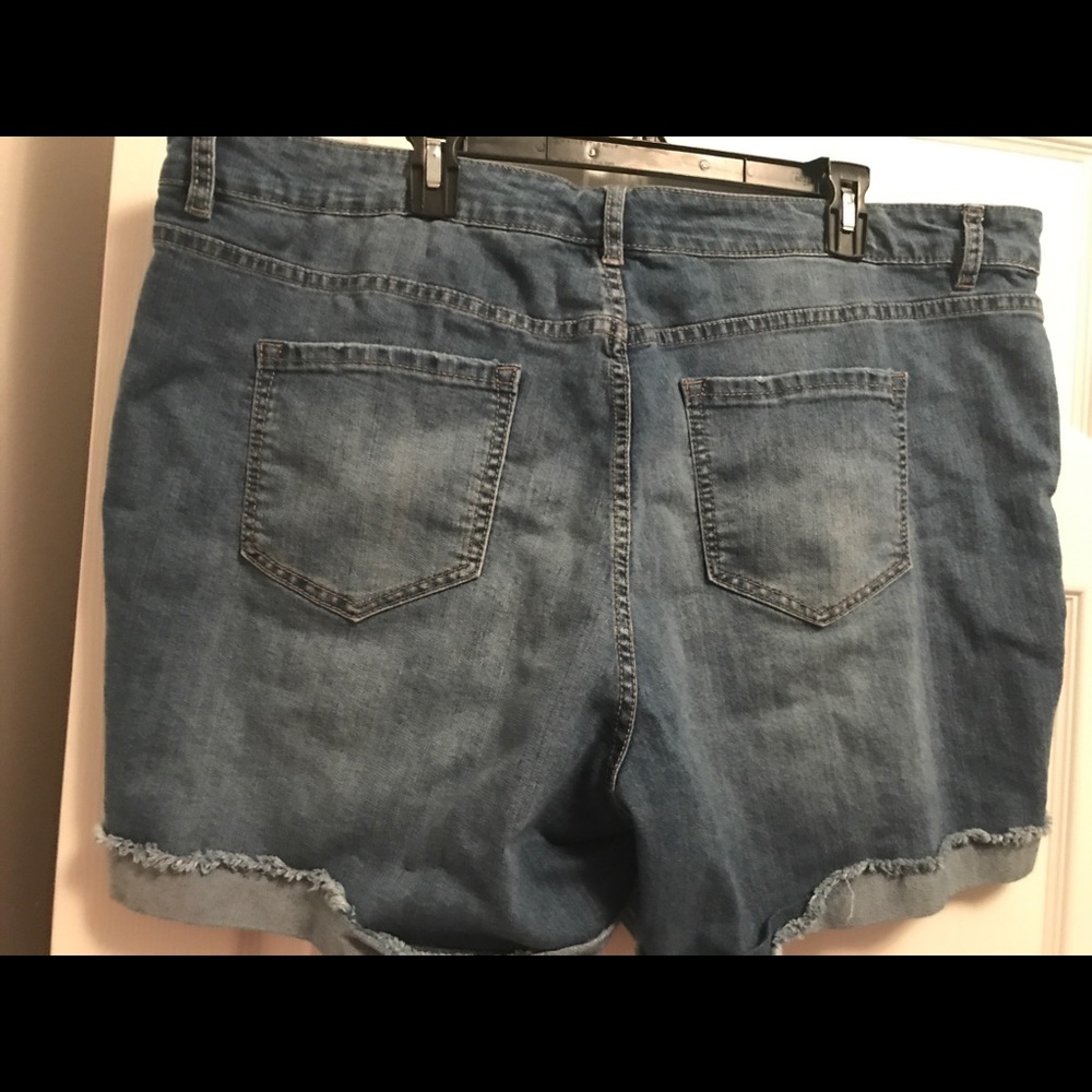 code bleu shorts - Picture 2 of 3